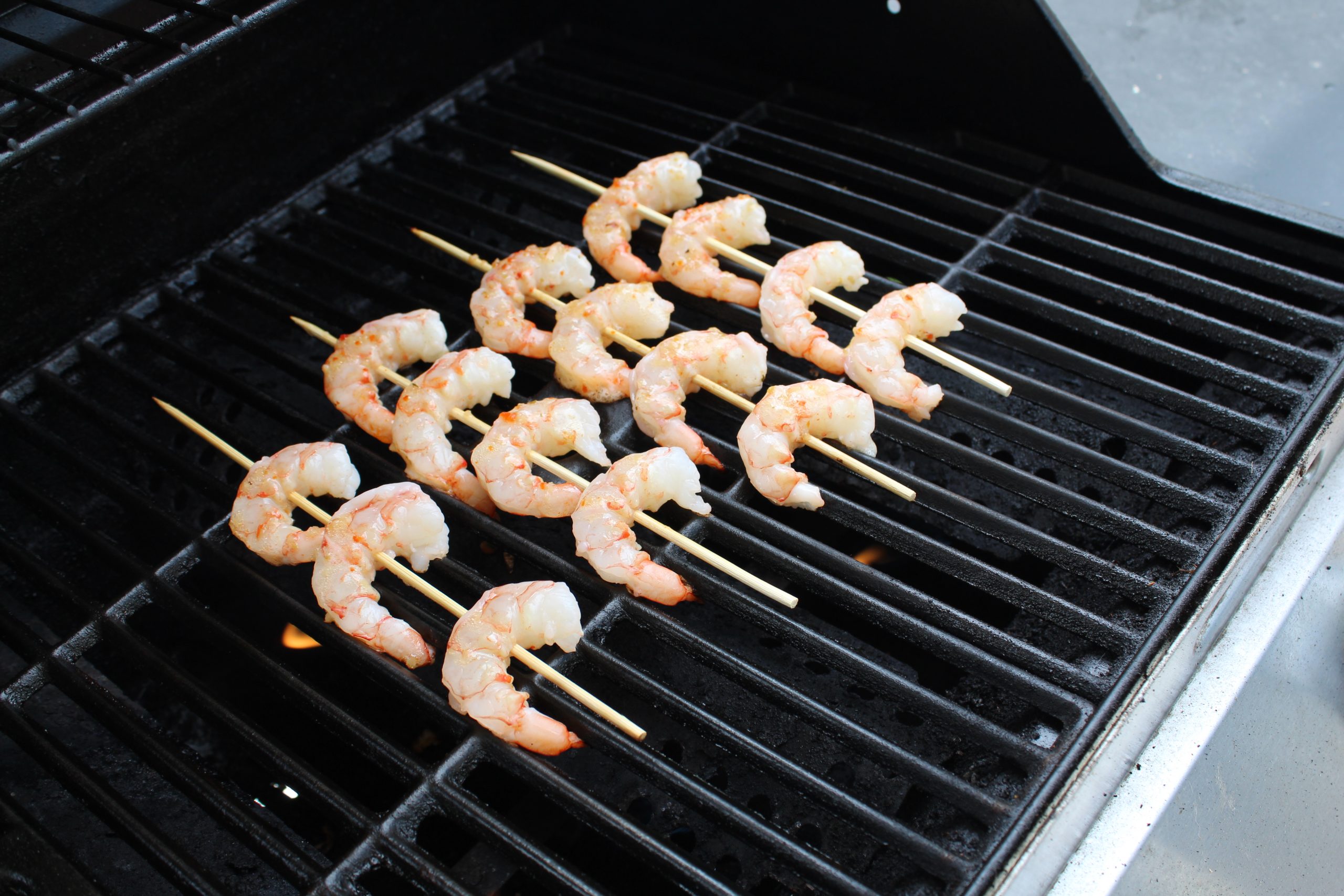 How to grill shrimp skewers